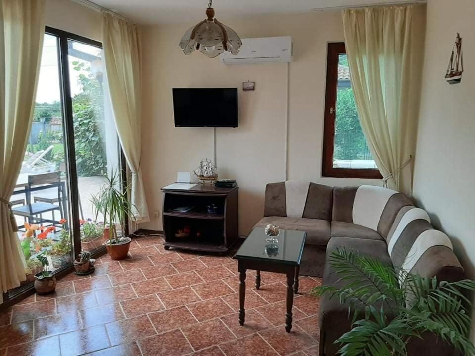 Guesthouse Oasis-Shabla Exterior photo